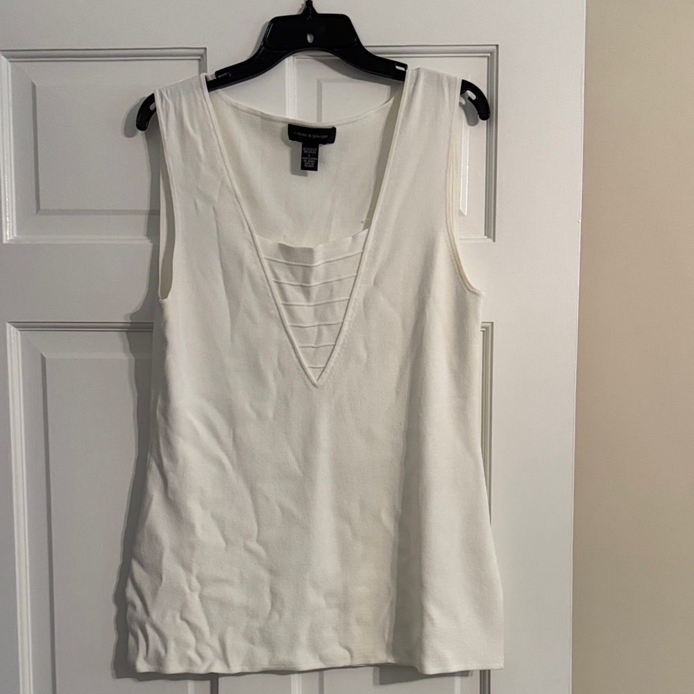 Gently used Cable & Gauge sleeveless top